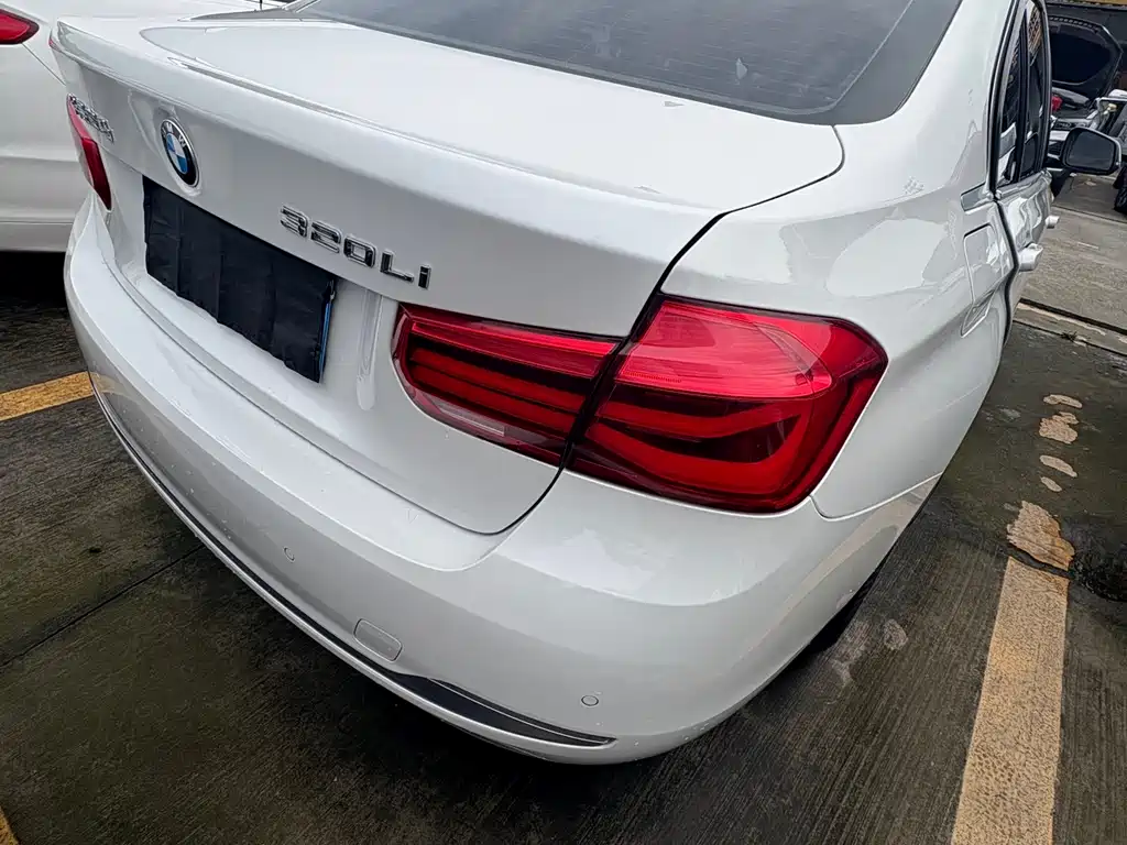 BMW 3 Series 2019 — фото 16