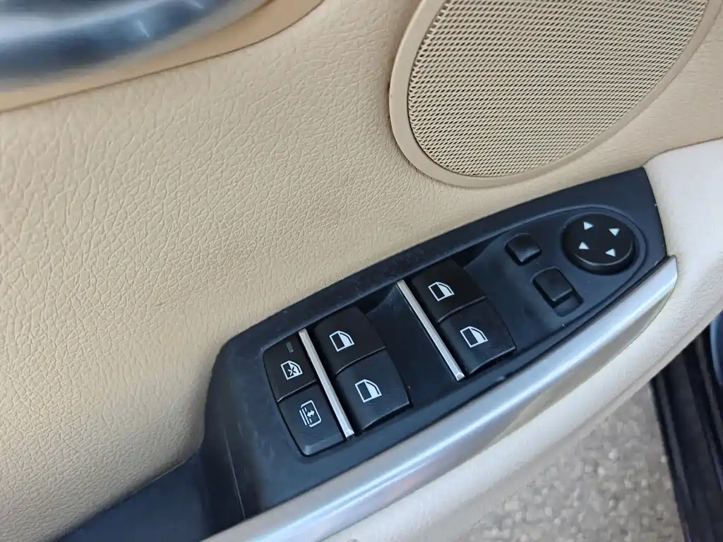 BMW 5 Series GT 2010 — фото 14