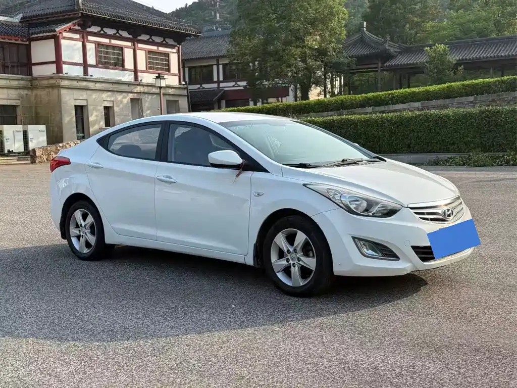 Hyundai Elantra Langdong 2014 — фото 3