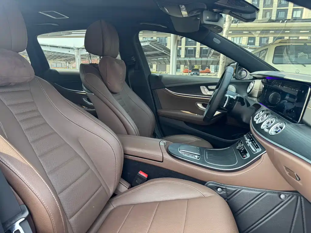 Mercedes-Benz E-Class 2023 — фото 17