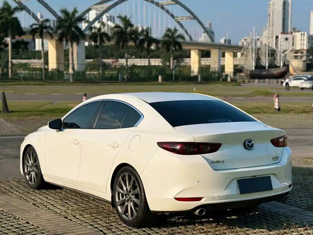 Mazda 3 Axela 2022