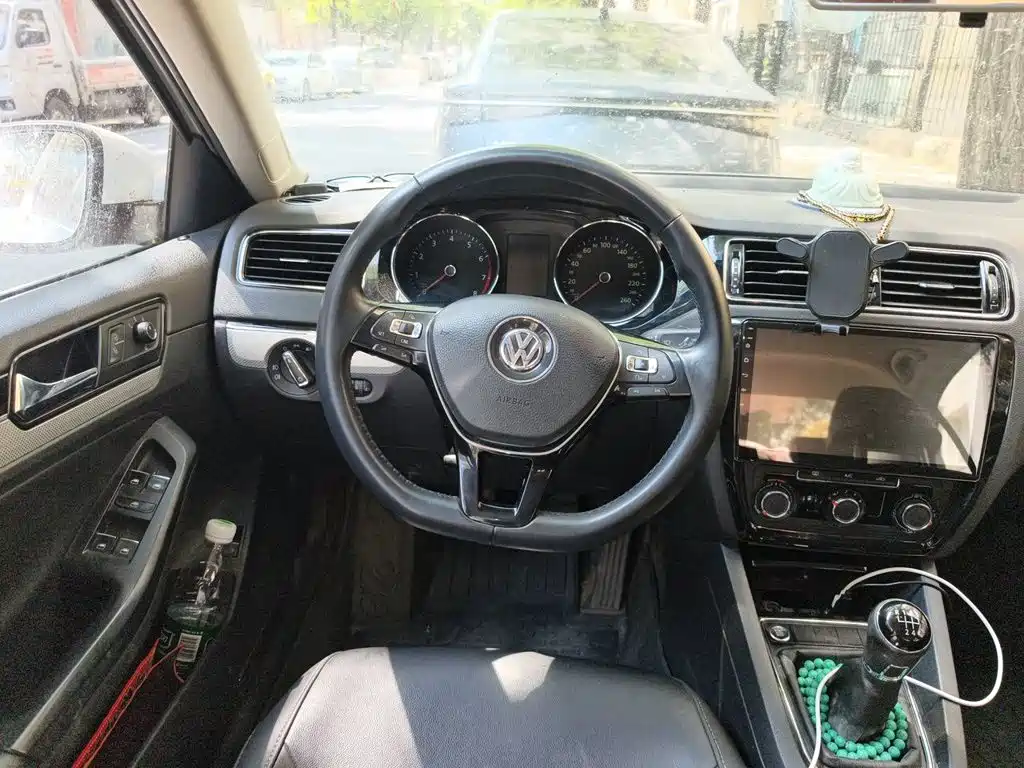 Volkswagen Sagitar 2017