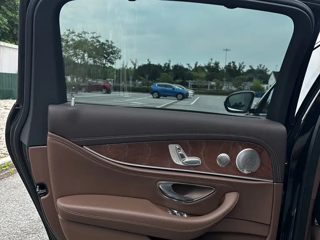 Mercedes-Benz E-Class 2023 — фото 11