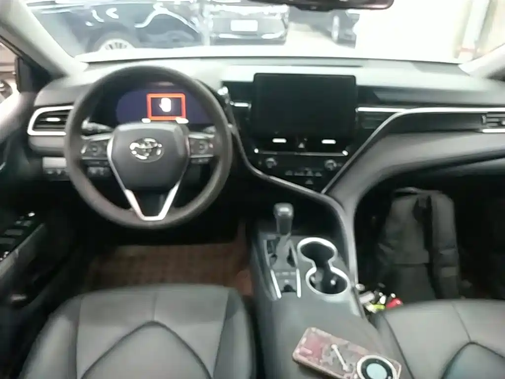 Toyota Camry 2023 — фото 10