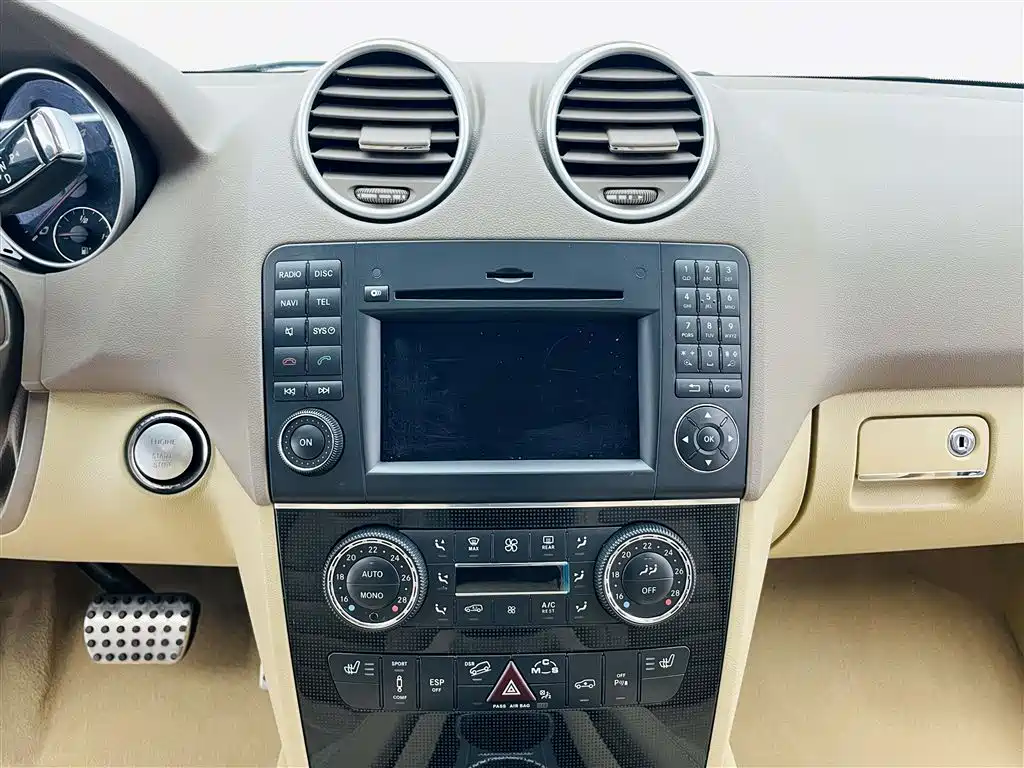 Mercedes-Benz M-Class AMG 2010 — фото 31
