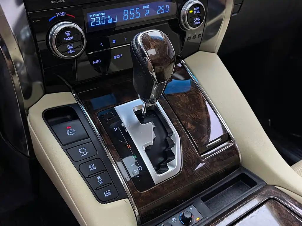Toyota Alphard 2020 — фото 11
