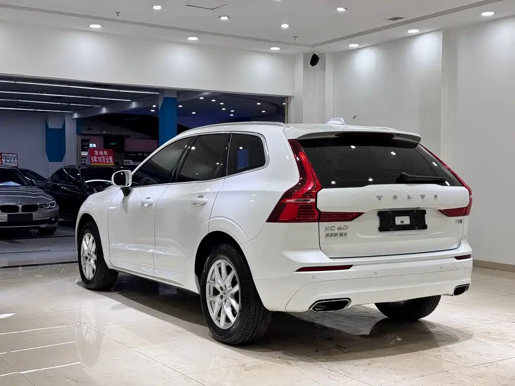 Volvo XC60 2019 — фото 5