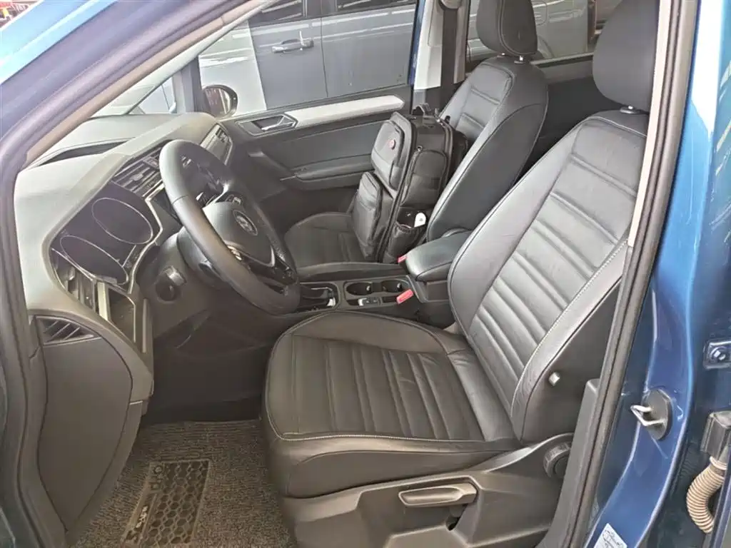 Volkswagen Touran 2017 — фото 15
