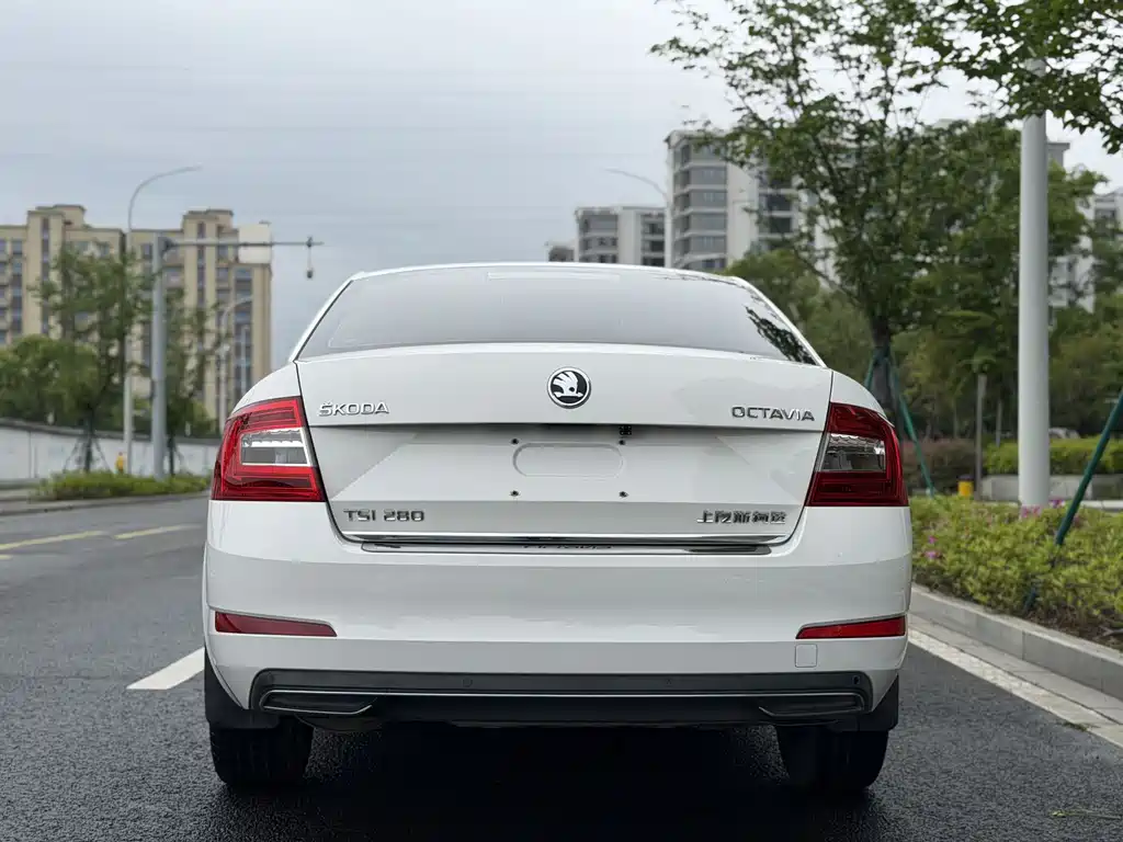 Skoda Octavia 2017 — фото 8