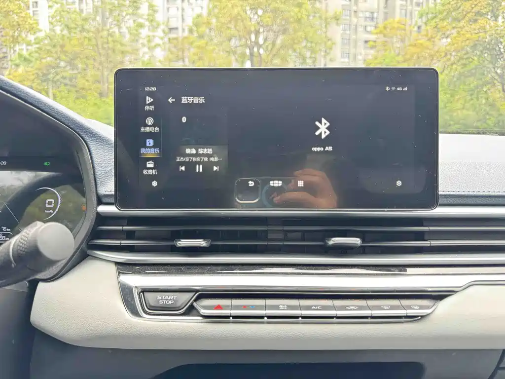 Geely Emgrand 2022 — фото 19
