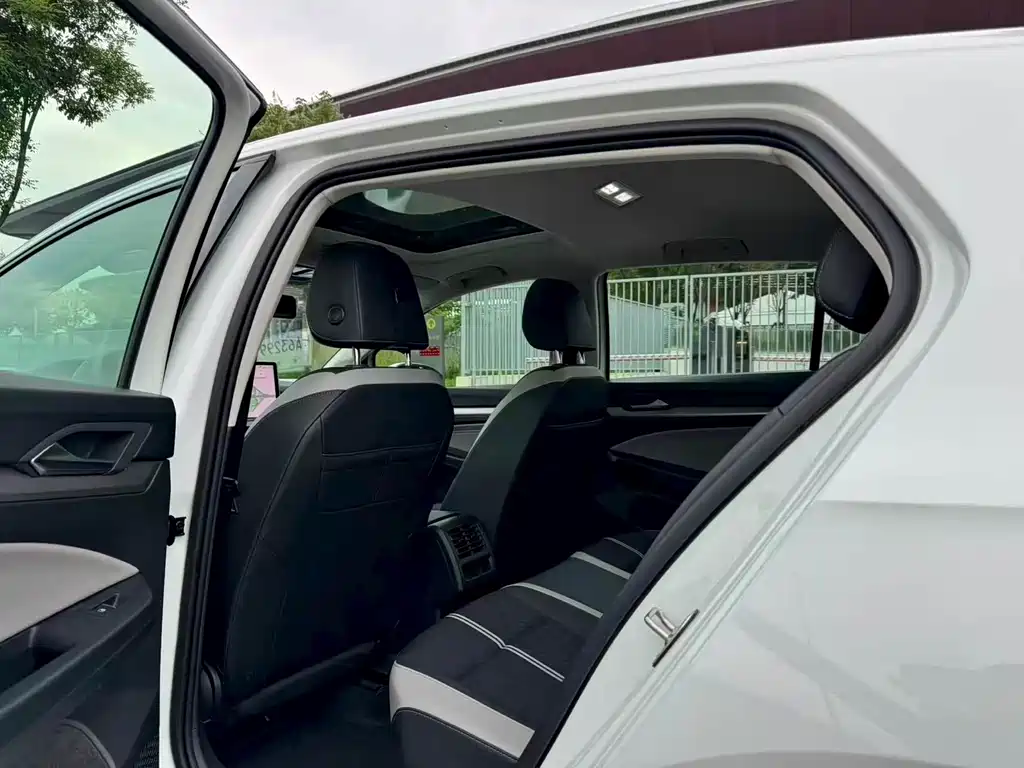 Volkswagen Golf 2025