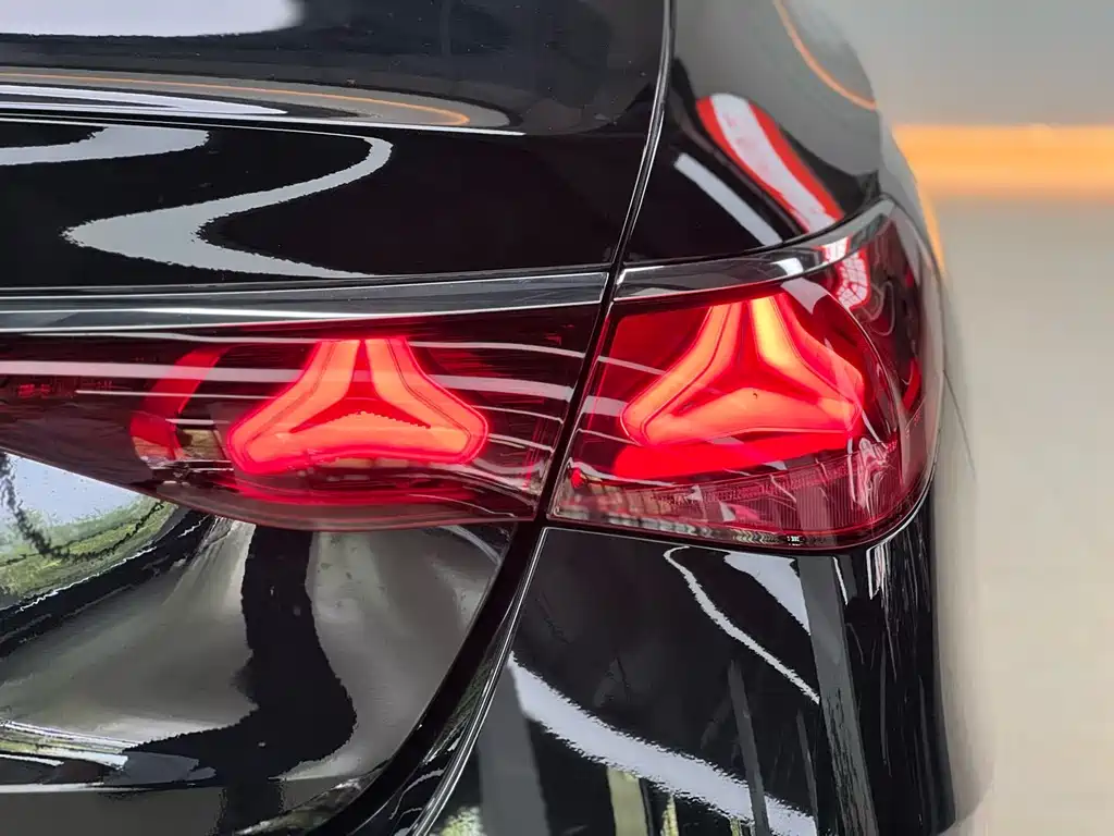 Mercedes-Benz E-Class 2025 — фото 17