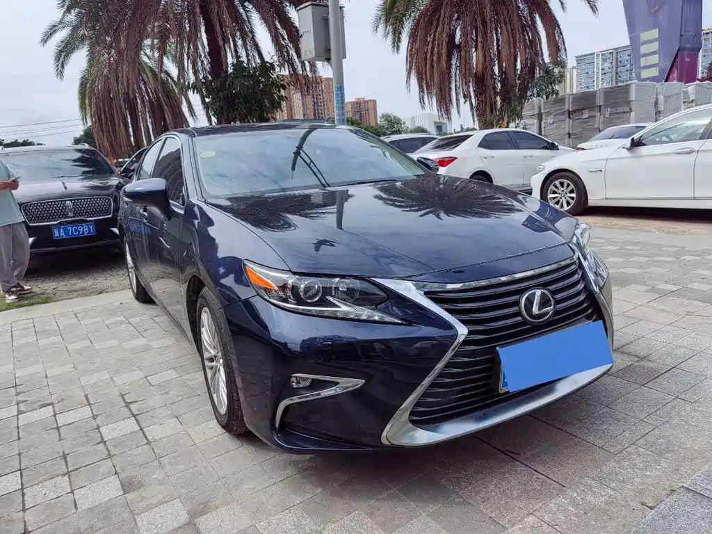 Lexus ES 2018 — фото 3