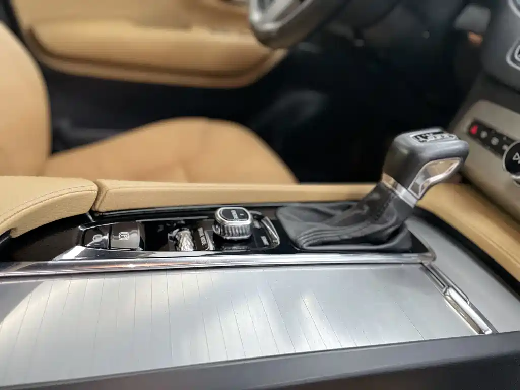 Volvo XC90 2017 — фото 16