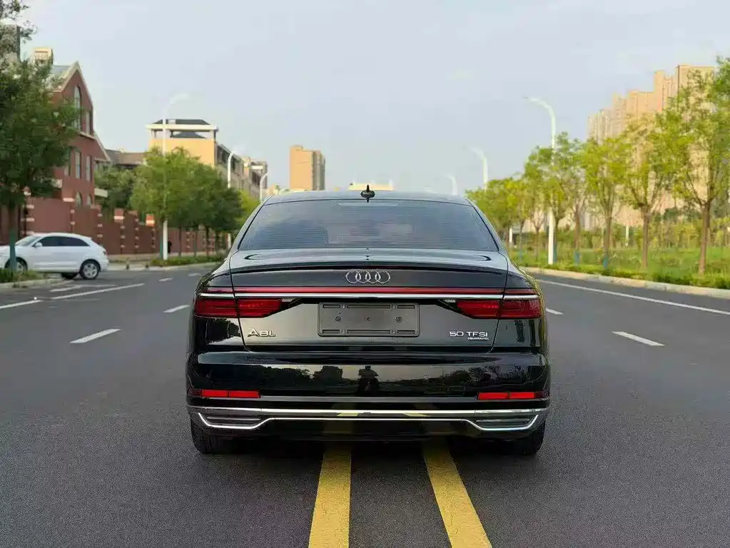 Audi A8 2021 — фото 8