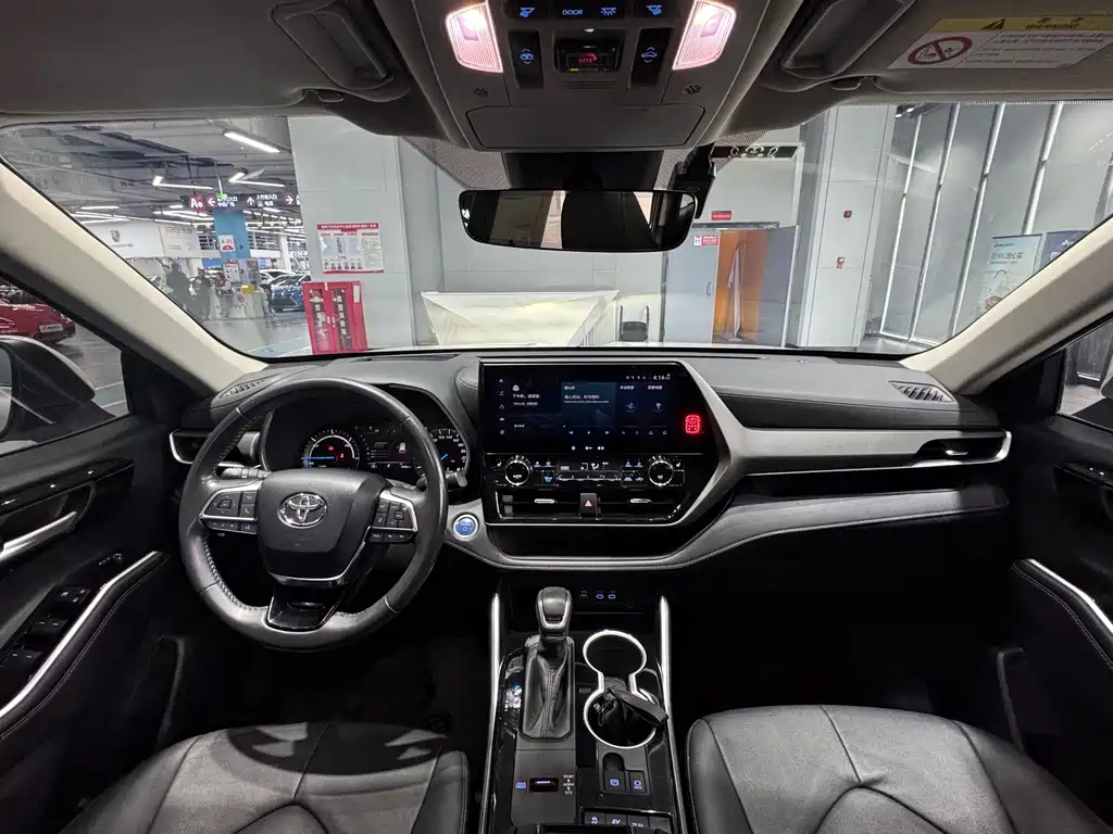 Toyota Highlander 2023 — фото 12