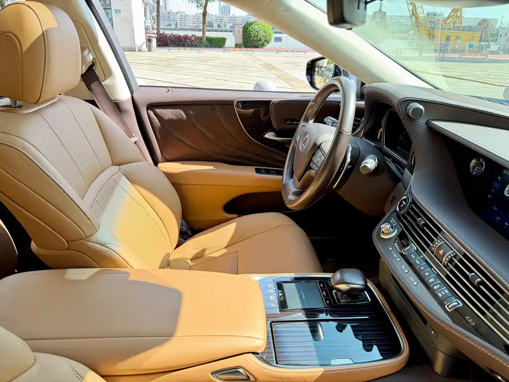 Lexus LS 2020 — фото 16