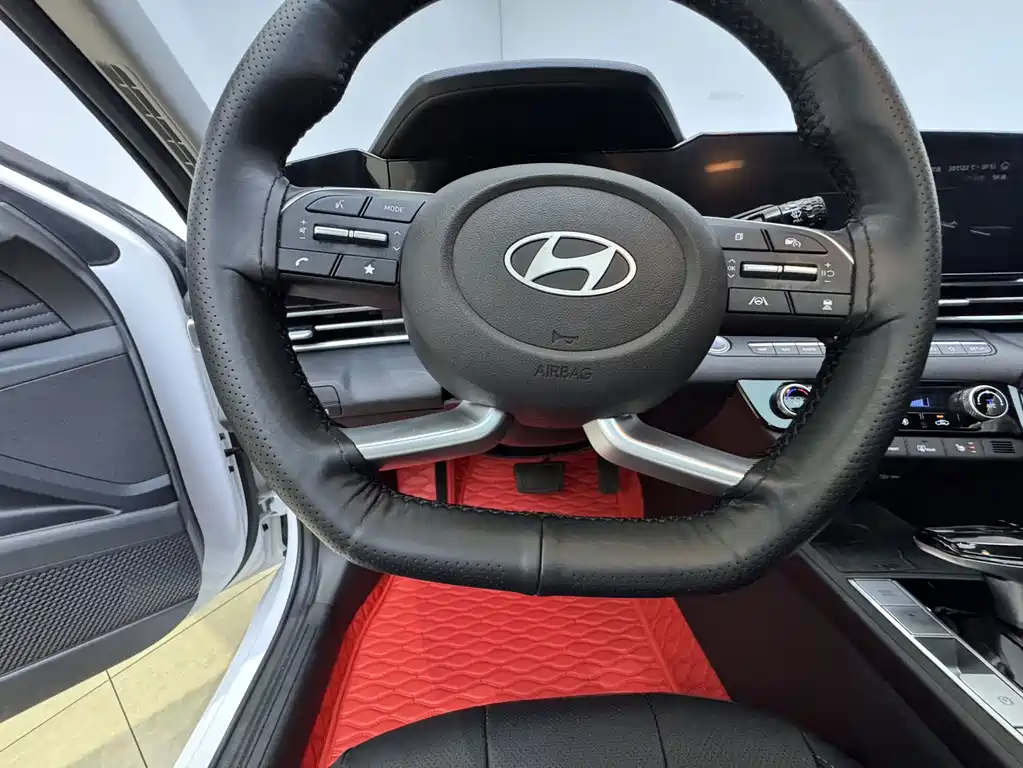 Hyundai Elantra 2023 — фото 22