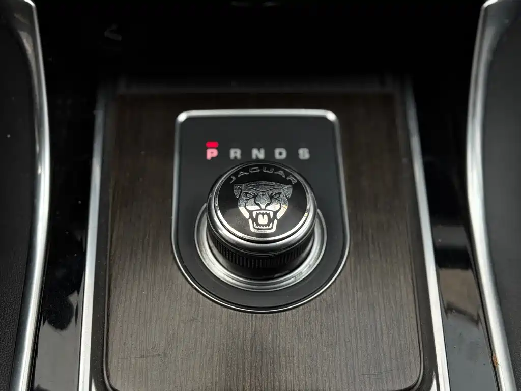 Jaguar XFL 2017 — фото 15
