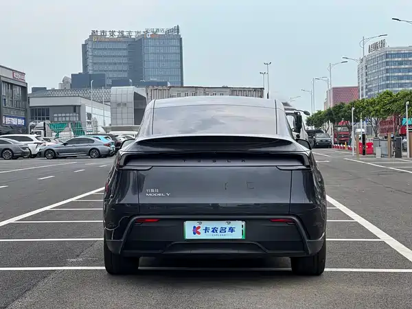 Tesla Model Y 2026