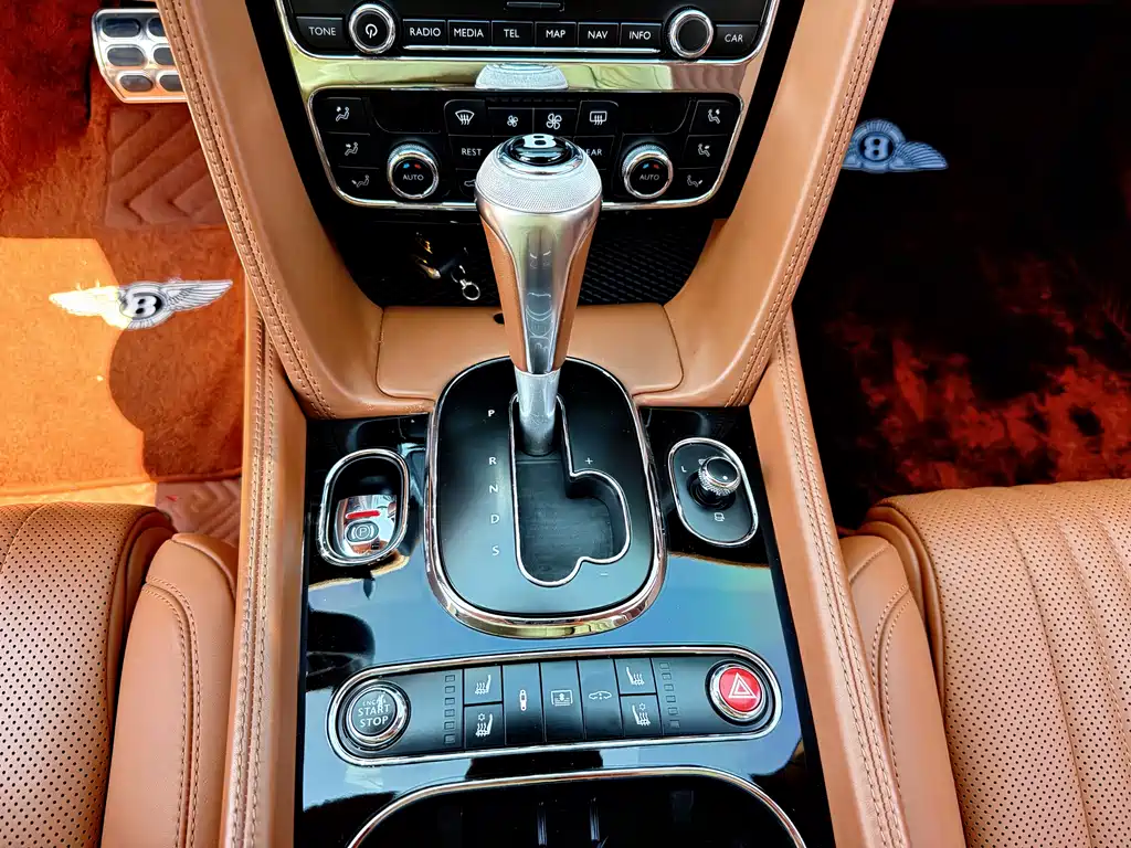 Bentley Flying Spur 2020 — фото 38