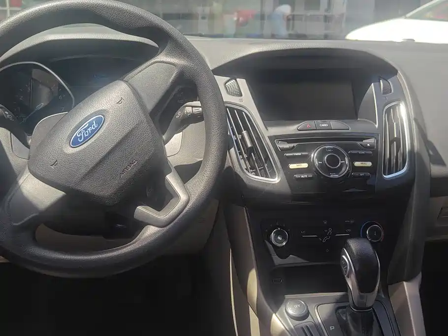 Ford Focus 2017 — фото 12