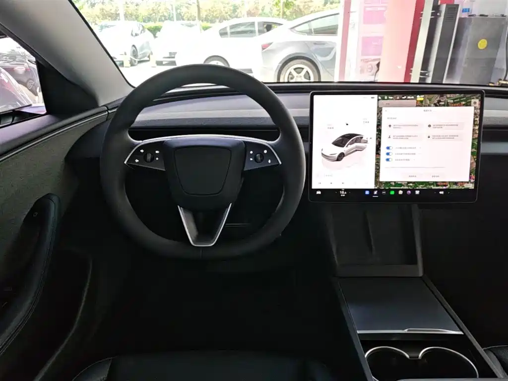 Tesla Model 3 2025 — фото 11