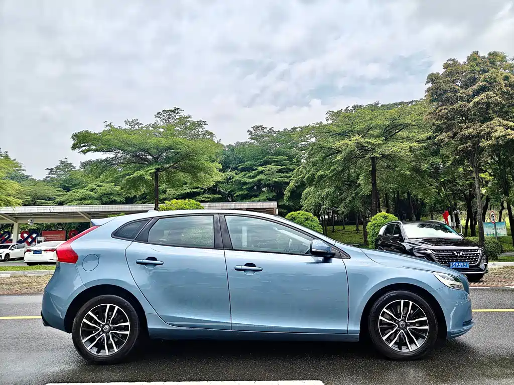 Volvo V40 2017 — фото 8