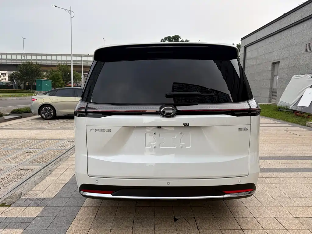 GAC Motor E8 PHEV 2025 — фото 14