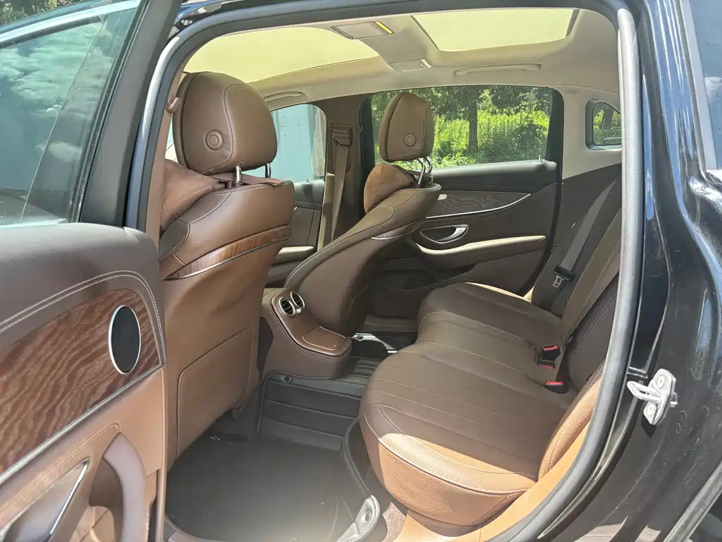 Mercedes-Benz E-Class 2023 — фото 13