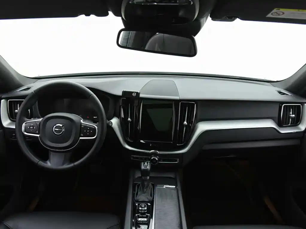 Volvo XC60 2021 — фото 5