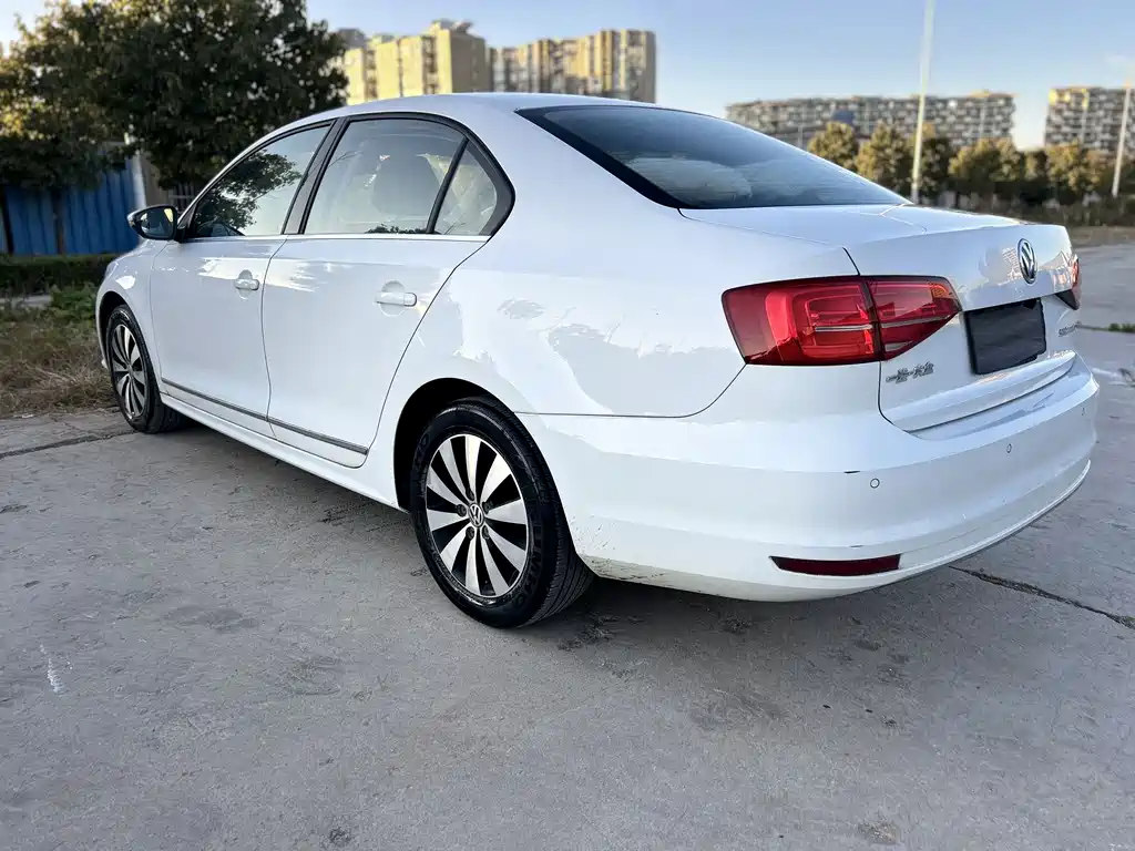 Volkswagen Sagitar 2018