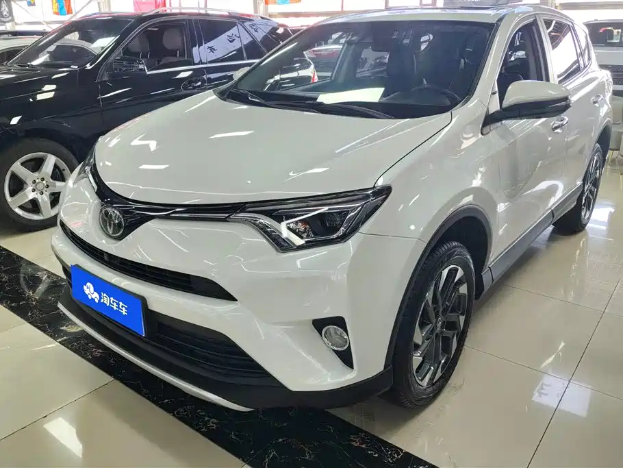 Toyota RAV4 2019 — фото 1