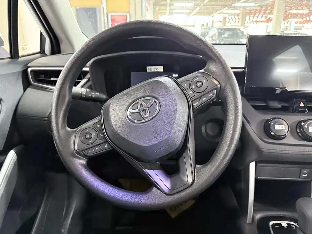 Toyota Corolla Cross 2025 — фото 13