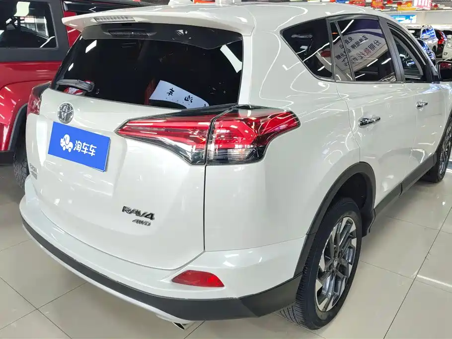 Toyota RAV4 2019 — фото 3
