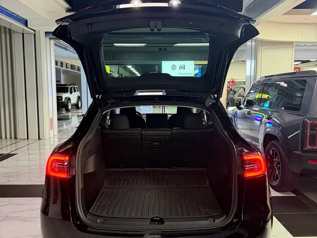 Tesla Model Y 2023 — фото 12
