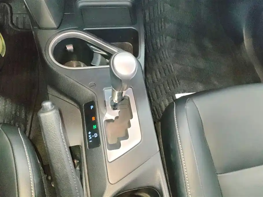 Toyota RAV4 2019 — фото 16