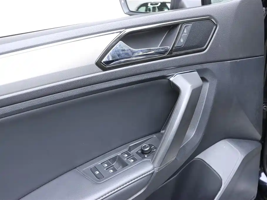 Volkswagen Tiguan L 2018 — фото 12