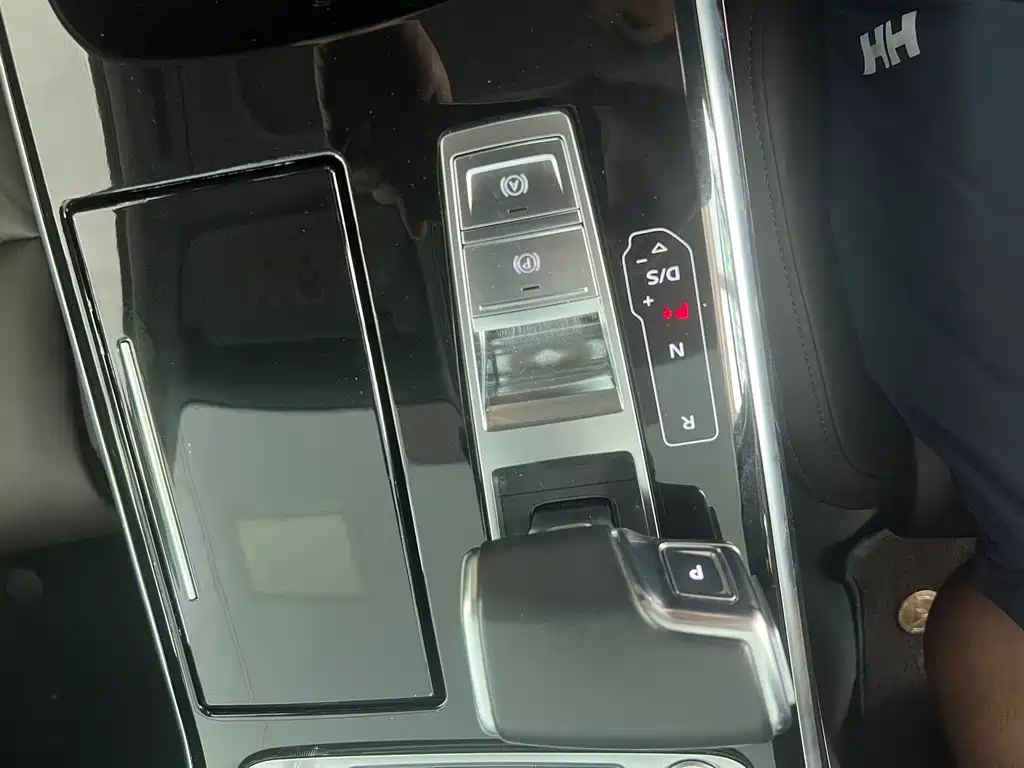 Audi A8 2020 — фото 16