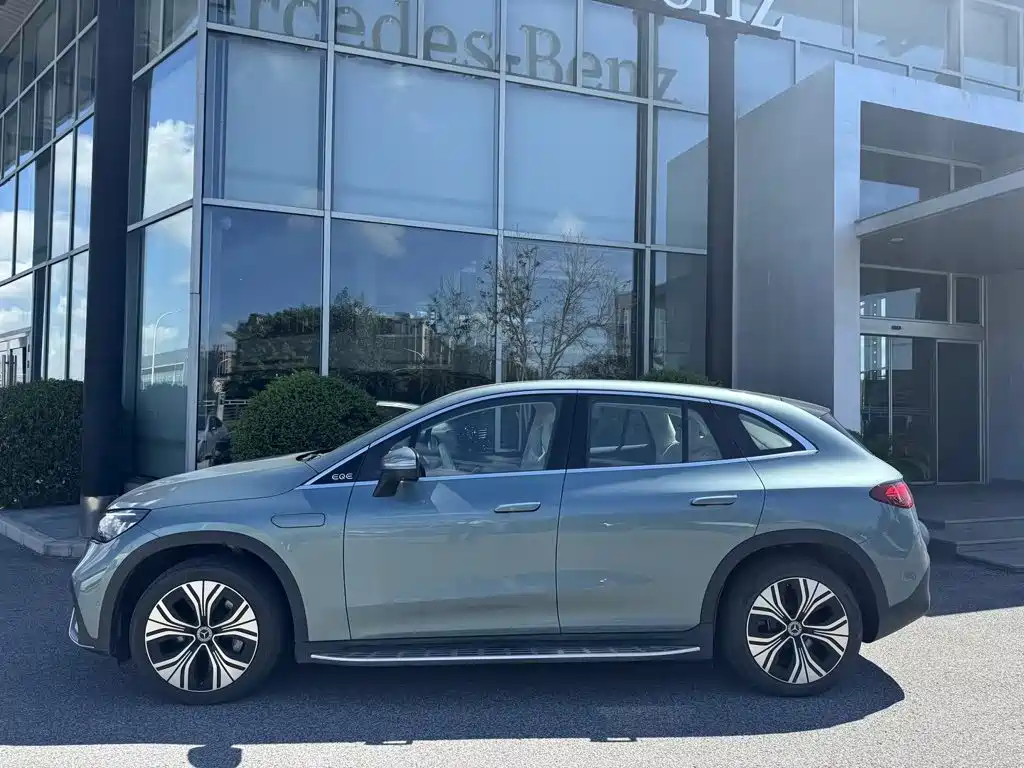 Mercedes-Benz EQE SUV 2024 — фото 14