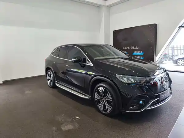 Mercedes-Benz EQE SUV 2025
