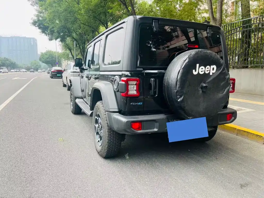 Jeep Wrangler PHEV 2023 — фото 9