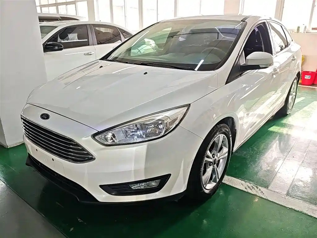 Ford Focus 2015 — фото 1