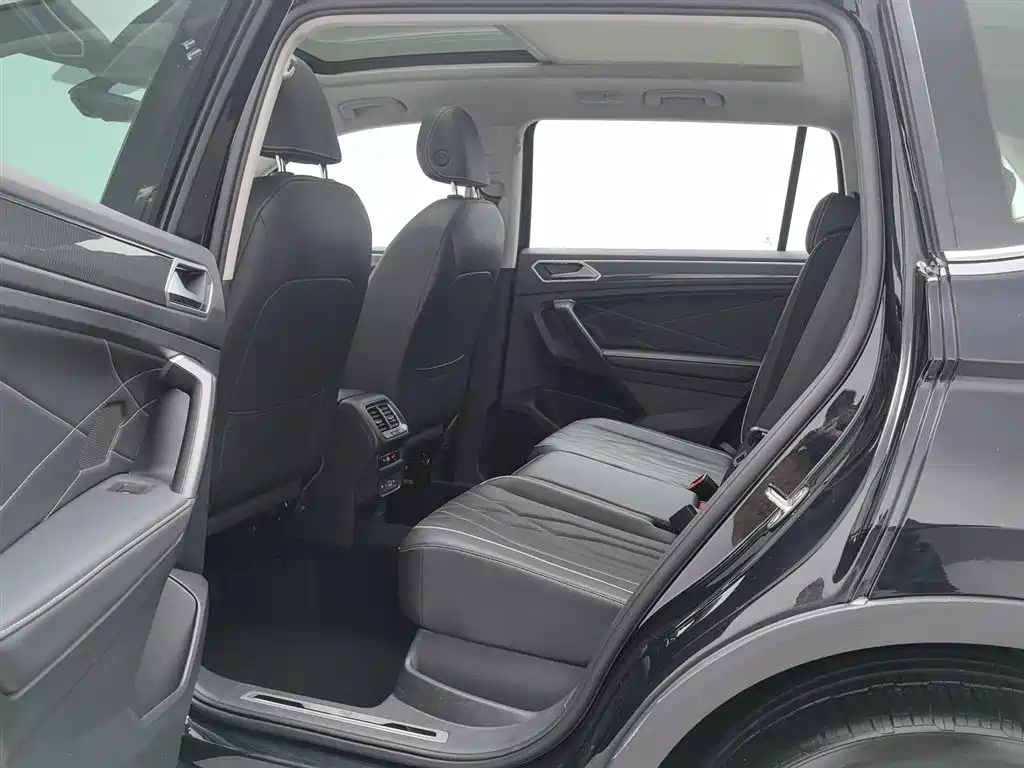 Volkswagen Tiguan L 2022 — фото 15