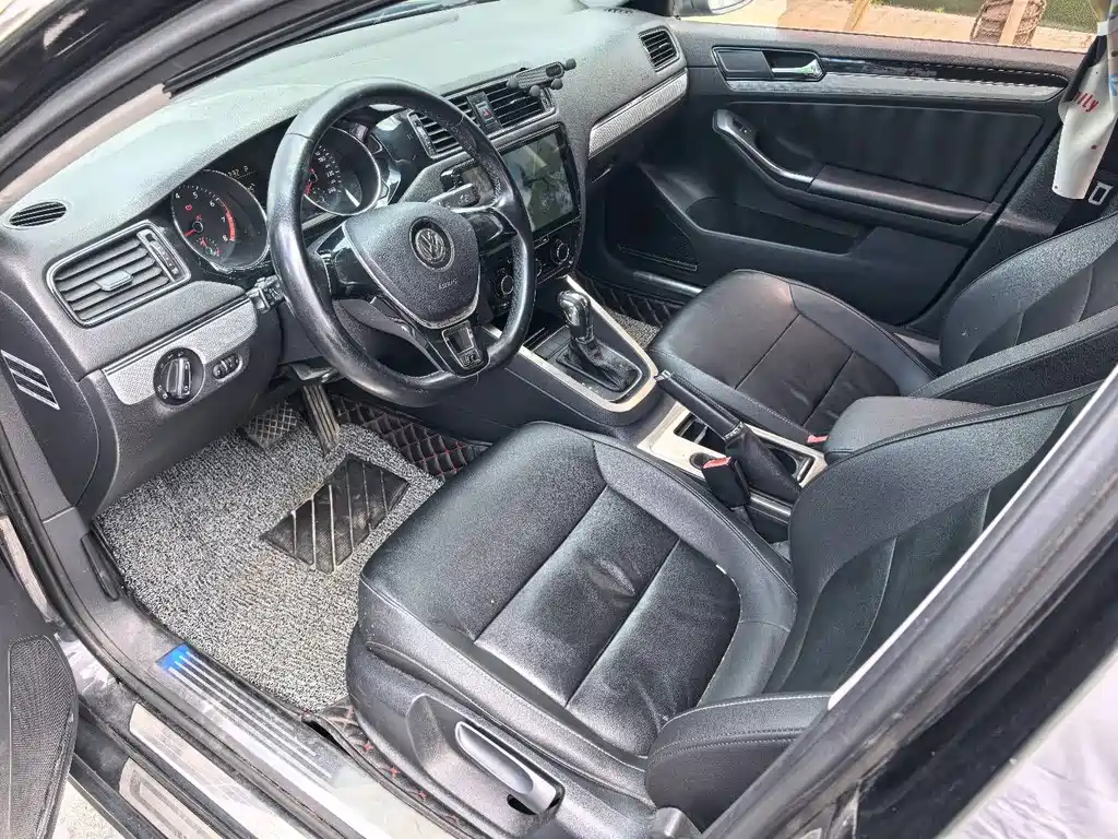 Volkswagen Sagitar 2016