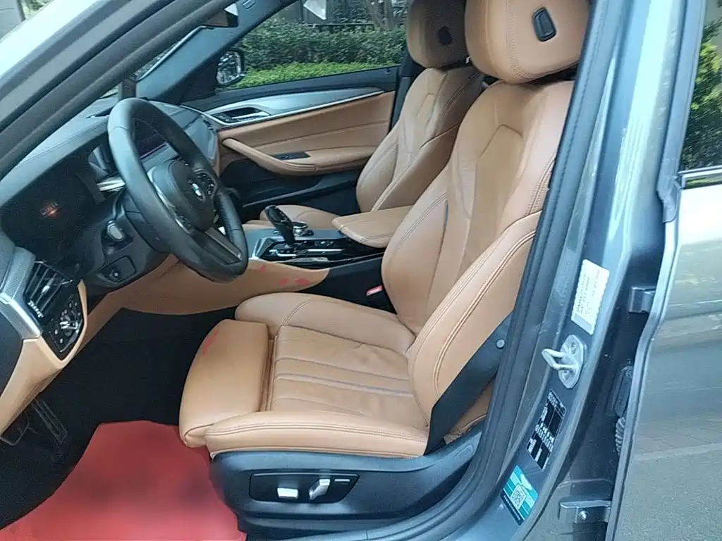 BMW 5 Series 2019 — фото 15