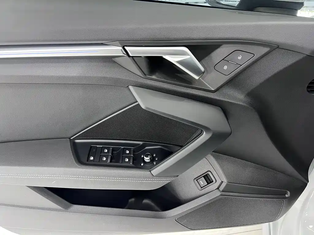 Audi A3 2023 — фото 8