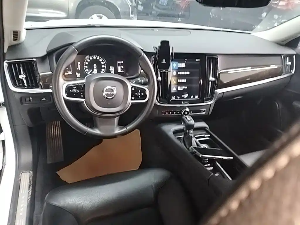 Volvo S90 2018 — фото 10