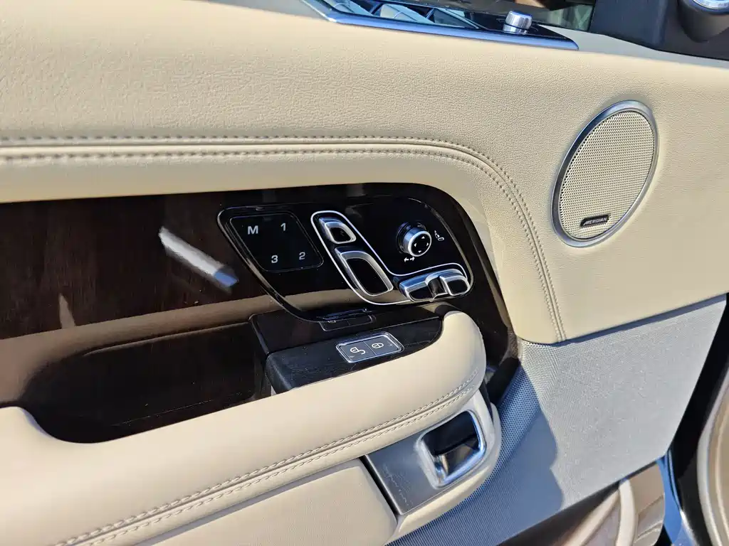 Land Rover Range Rover 2020 — фото 17