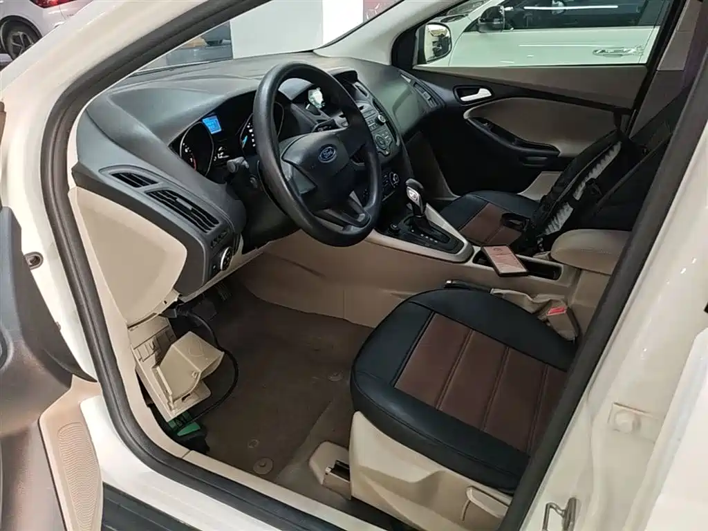 Ford Focus 2015 — фото 15